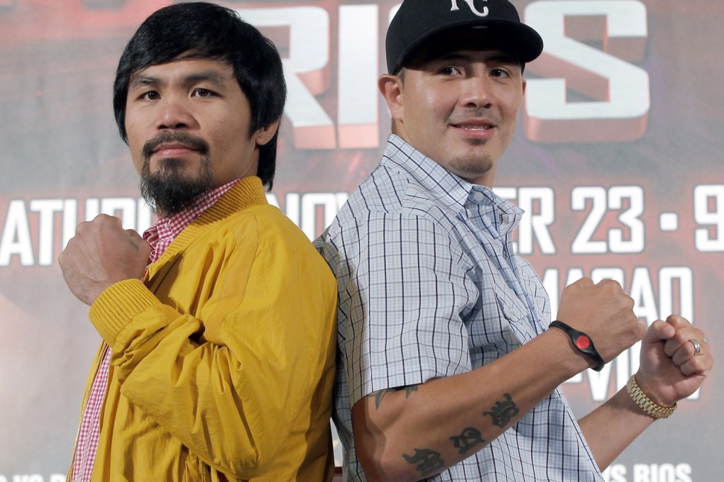 Zou Shiming of China trains with Freddie Roach during a work out. Photo: AFP