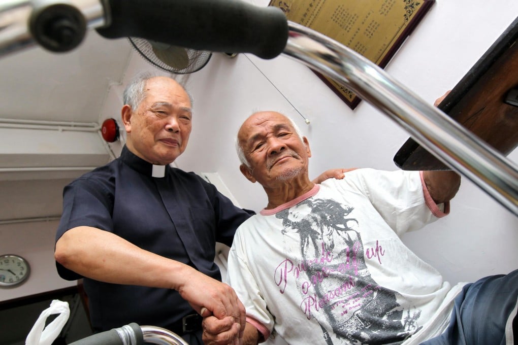 Pastor Lee Mo-fan was delighted to give street sleeper Wong Wah a helping hand. Photo: K.Y. Cheng