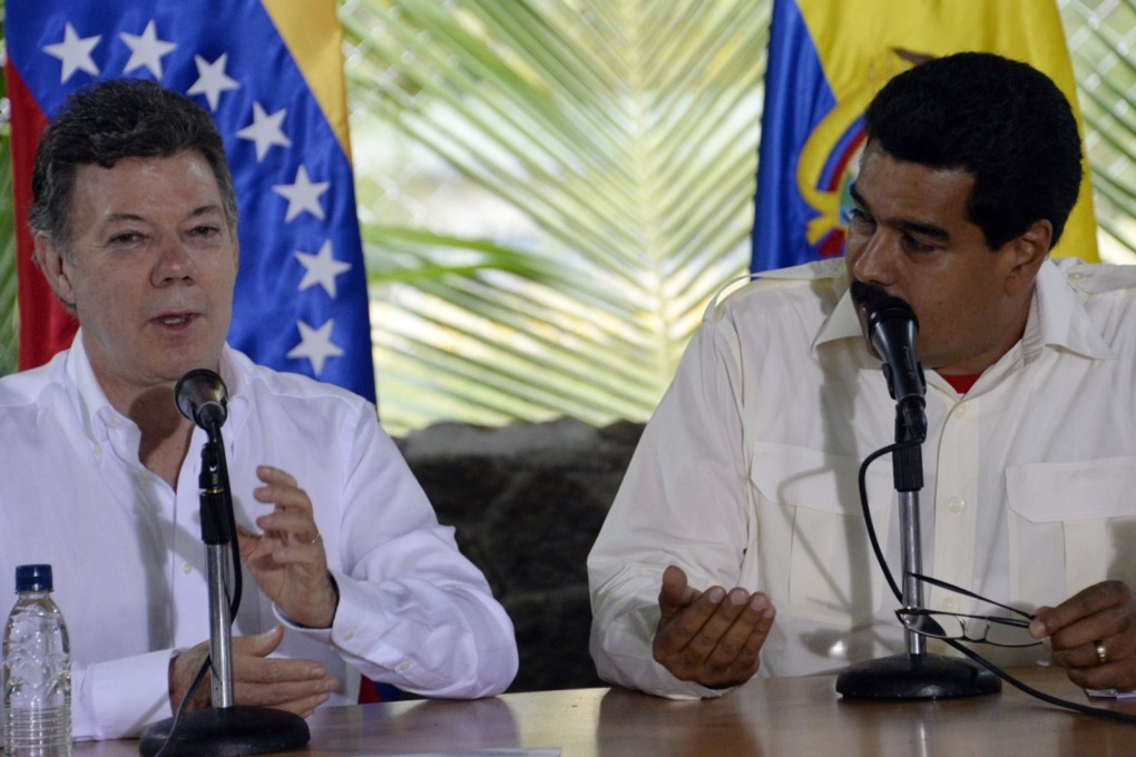 Venezuelan President Nicolas Maduro (left) listens to his Colombian counterpart Juan Manuel Santos during a joint press conference in Puerto Ayacucho, Amazona state. Photo: AFP