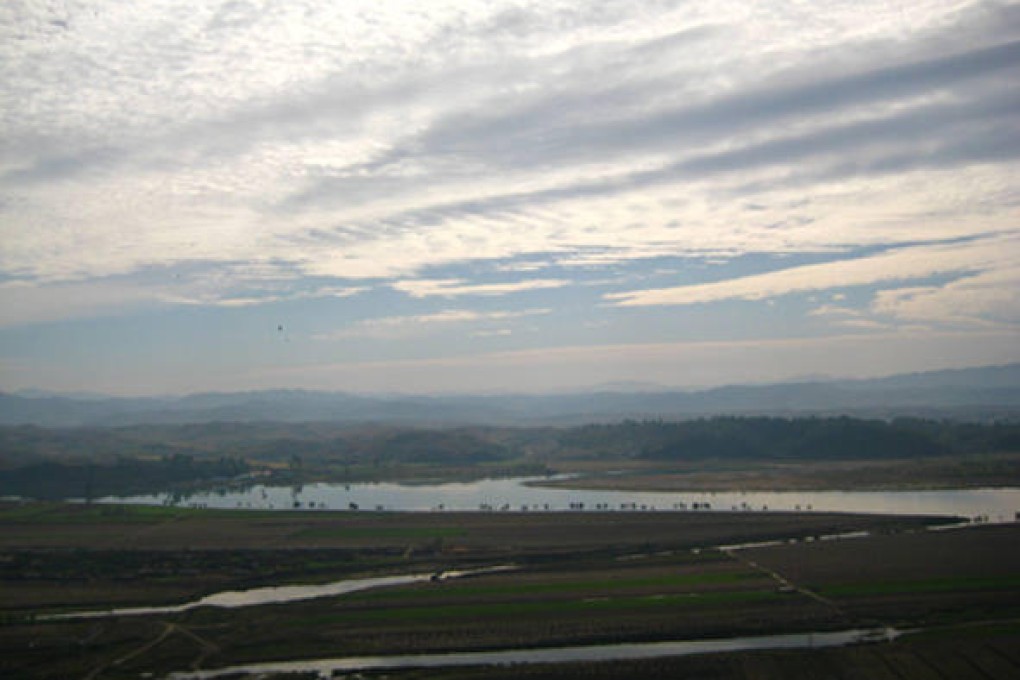 Where is everyone? the Yalu river separating China from North Korea. Photo: Cecilie Gamst Berg