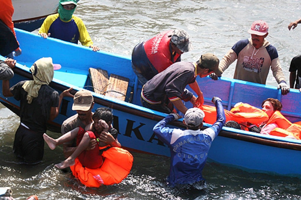 Rescuers assist survivors arriving on a fishing boat at the wharf of Cidaun, West Java on Wednesday after an Australia-bound boat carrying asylum-seekers sank off the Indonesian coast. Photo: AFP