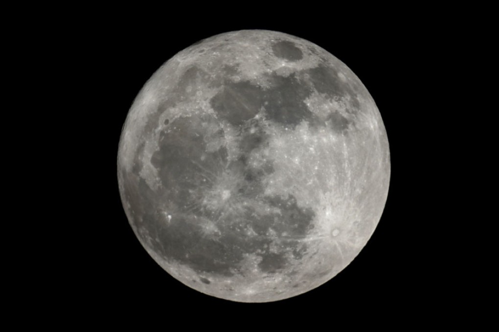 A study showed that people took longer to fall asleep at night and slept for a shorter time during a full moon.
