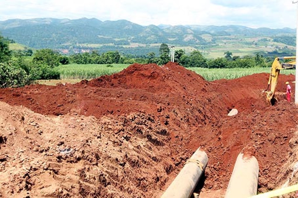 Workers dig a trench for the Myanmar-China pipeline project near Naung Cho, Northern Shan State, Myanmar. Photo: EPA