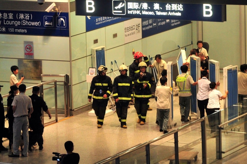 This file picture shows Chinese security personnel moving in to investigate the scene where Ji ignited a home-made explosive device at Beijing's international airport terminal 3, injuring himself but no others. Photo: AFP
