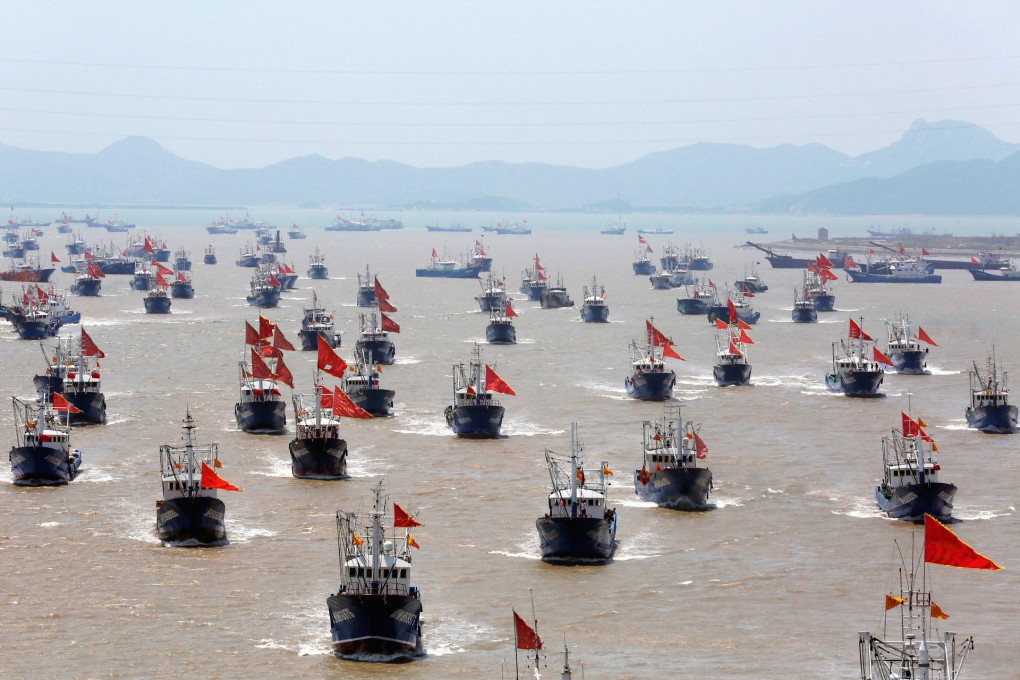 Trawlers put to sea from Zhoushan, Zhejiang at the start of the prawn season. Photo: Xinhua