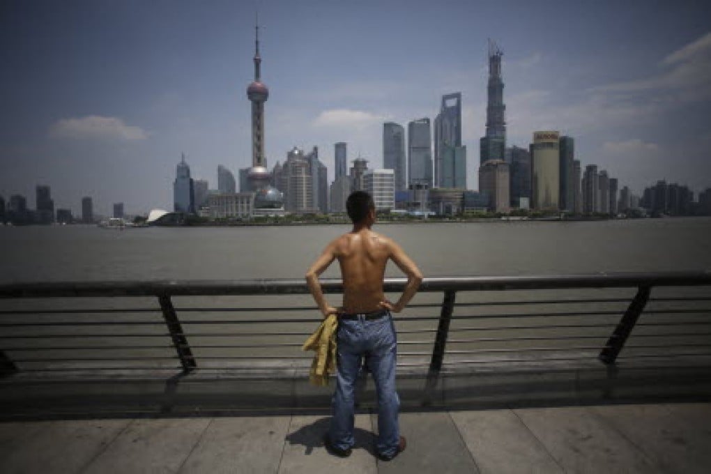 A Shanghai citizen strips his shirt off as temperatures in the city continue soaring. Photo: AP