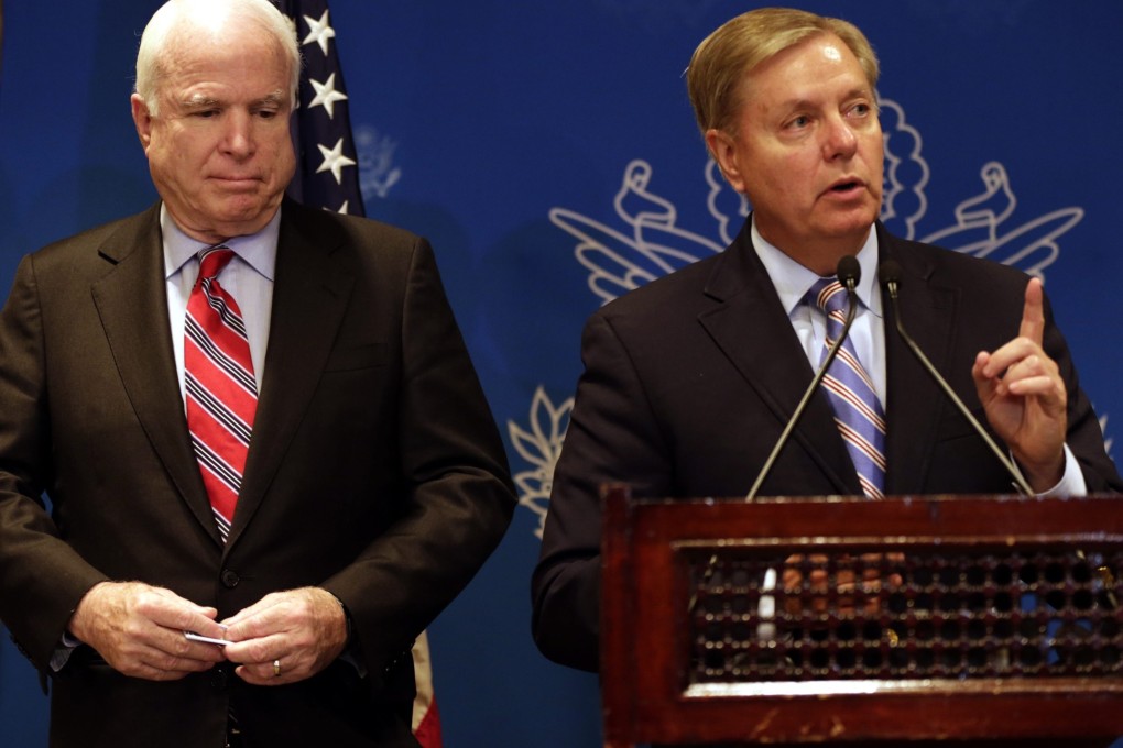 US Senators John McCain (left) and Lindsey Graham (right) address a joint press conference in Cairo, Egypt. Photo: AFP