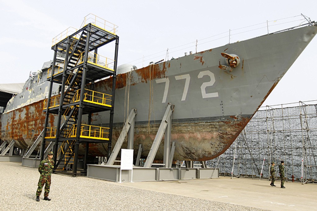 Soldiers guard the wreckage of the naval vessel Cheonan in Pyeongtaek, south of Seoul. Photo: Reuters