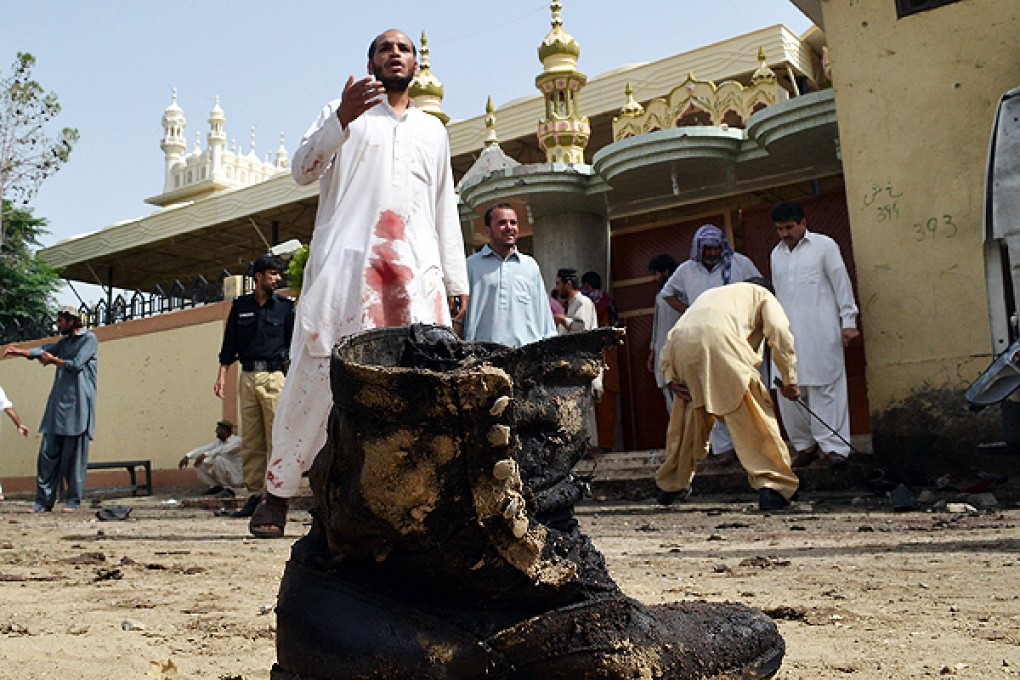 Investigators collect evidence at the site of a bomb attack in Quetta. Photo: AP