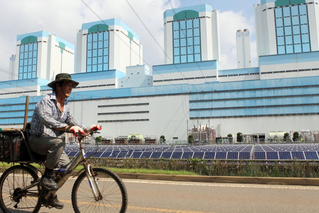 A man rides a bicycle near the Dangjin III thermal power plant. Photo: AFP