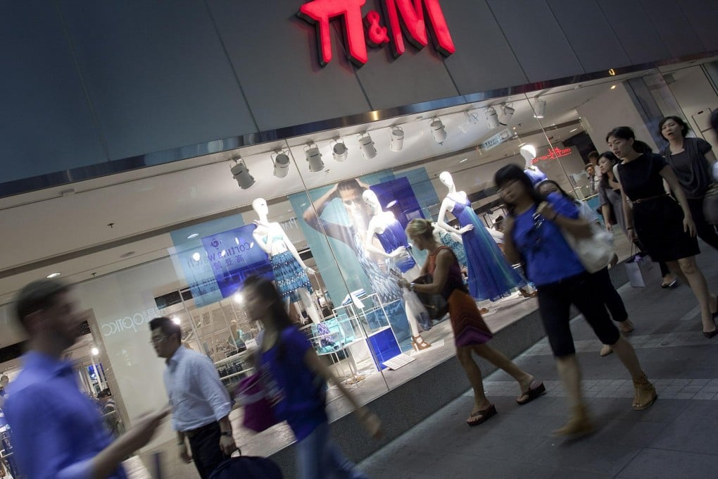 Brand name stores like this H&M outlet in Central are being targeted by shopping malls in the New Territories. Photo: Bloomberg