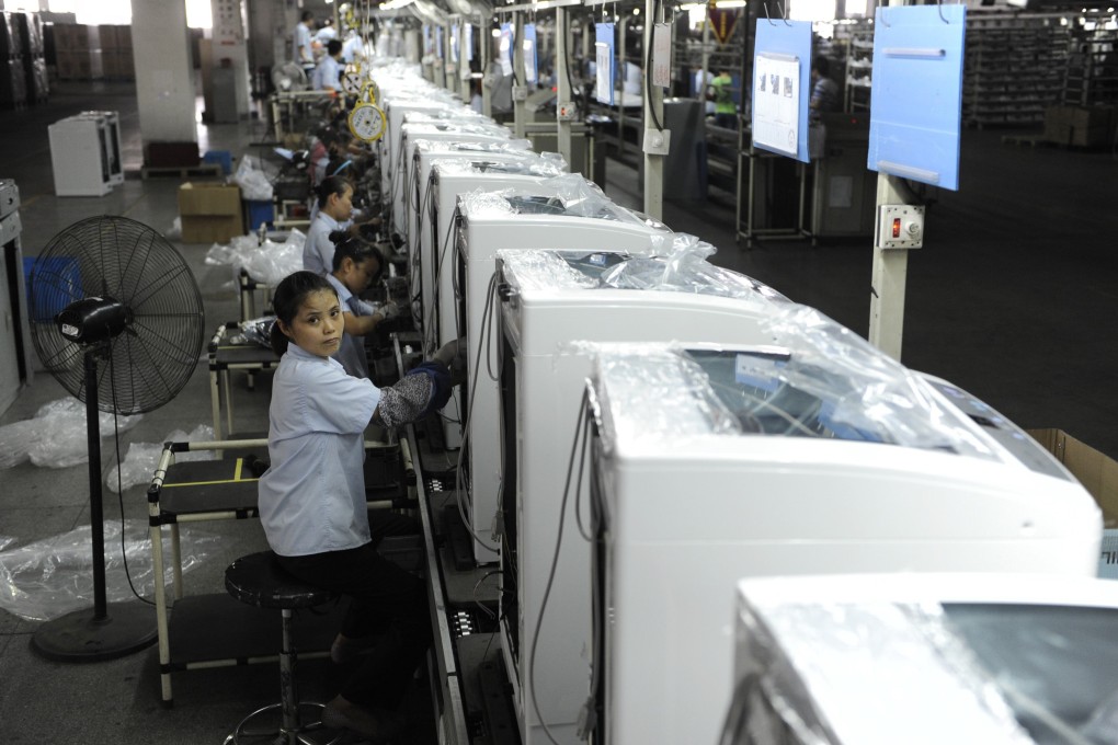 Workers assemble washing machines Hefei Rongshida Sanyo Electric production line in China. Photo: Reuters