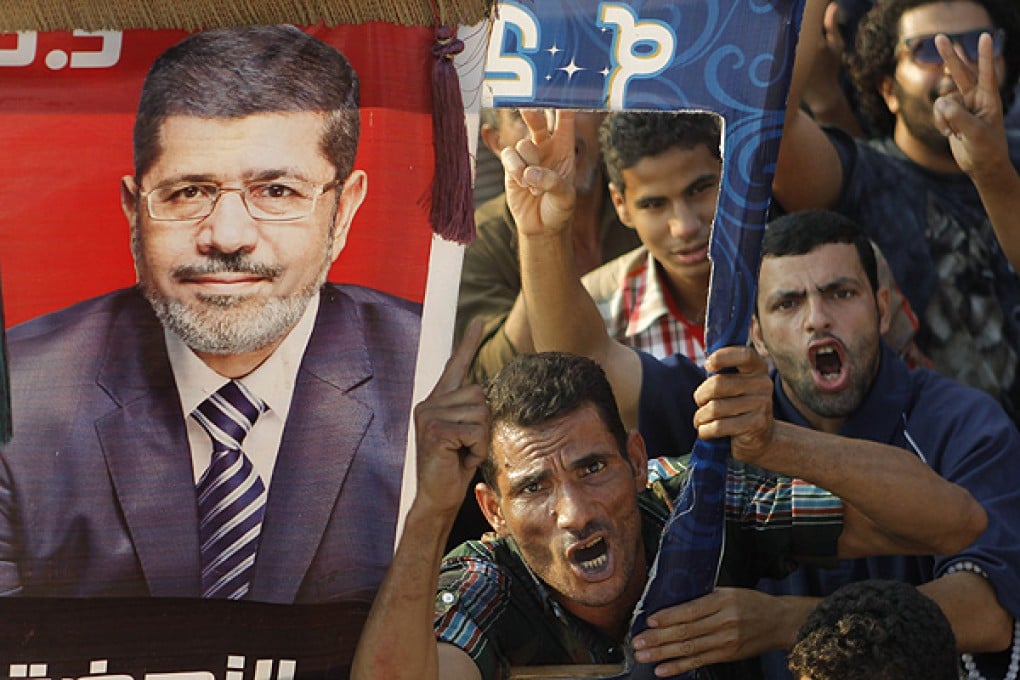 Mursi supports chant sloagans in Nahda Square. Photo: AP