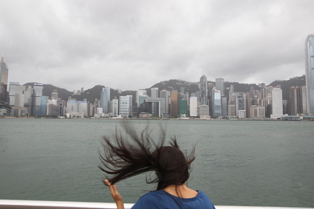 Typhoon Utor passes Hong Kong, whipping up strong winds. Photo: Sam Tsang