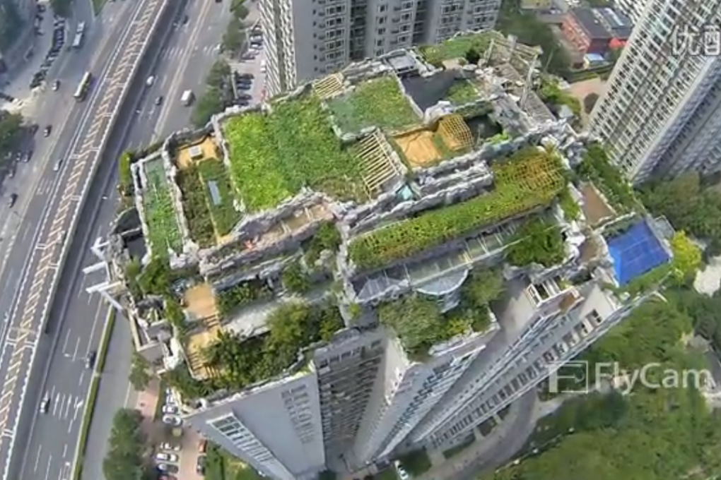 The rooftop villa seen from above. Screenshot from Youku.