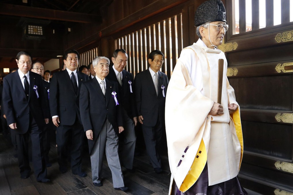 Japanese lawmakers visit the Yasukuni war shrine. Photo: Reuters