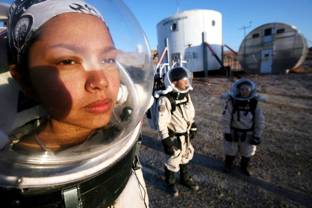 The Mars Desert Research station, in Utah, in the United States, was set up to simulate Mars-like conditions. Photos: Alzbeta Jungrova / Corbis; Ruaridh Stewart / Corbis; Mars One; AFP