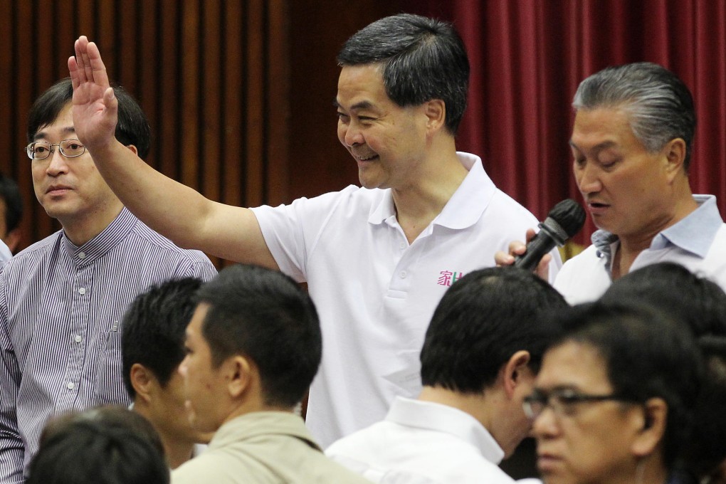 Chief Executive Leung Chun-ying waves to the crowd in the hall at yesterday's forum. Photo: K.Y. Cheng
