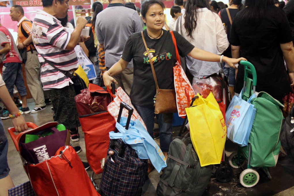 People look for bargain food items at Food Expo at Hong Kong Convention and Exhibition Centre in Wan Chai. Photo: David Wong