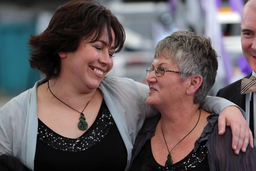 Lynley Bendall (L) and Ally Wanikau. Photo: AFP