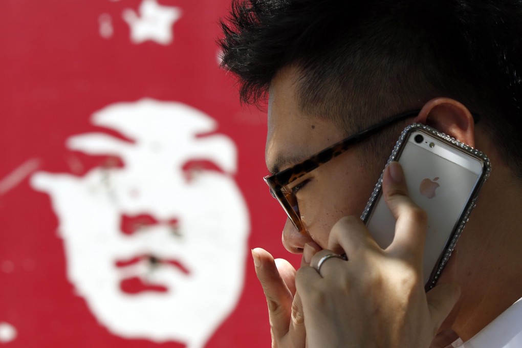 The stars may finally be aligning for a long-awaited deal between Apple Inc and China Mobile Ltd, the world's biggest mobile carrier, that could help the iPhone maker claw back lost ground in its most important growth market. Photo: Reuters