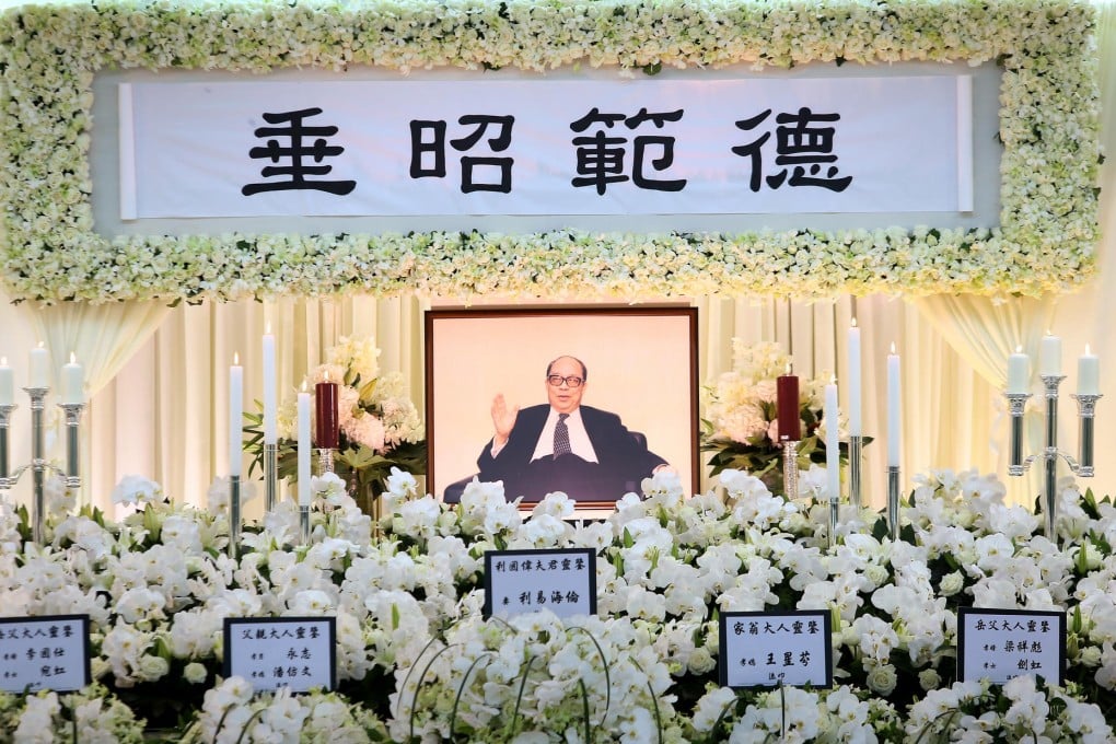 Floral tributes adorn a portrait of former Hang Seng Bank chairman Lee Quo-wei at his funeral vigil in North Point yesterday. Photo: Sam Tsang