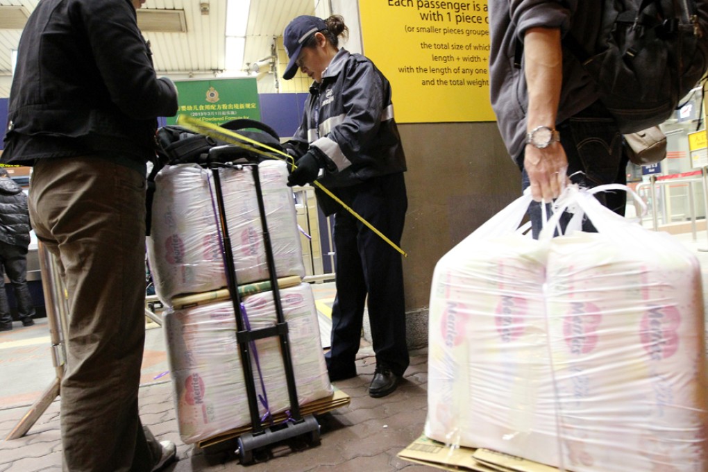 14 arrested in border trading crackdown