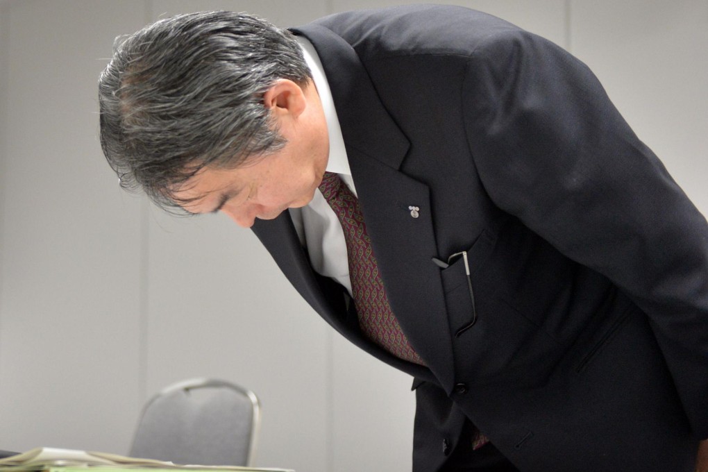 Tepco chief Zengo Aizawa bows his head at a press conference after admitting the company is struggling to contain the leaks. Photo: AFP