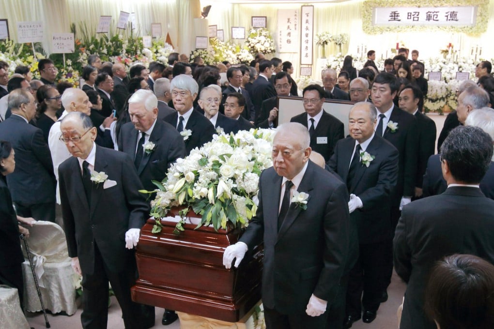 Pallbearers carry Lee Quo-wei's coffin. Photo: SCMP