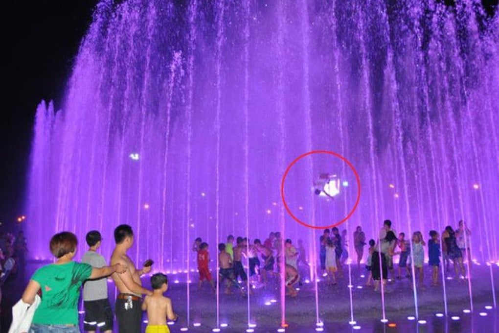 A photograph taken the moment the boy was shot into the air. Photo: Screenshot via China News