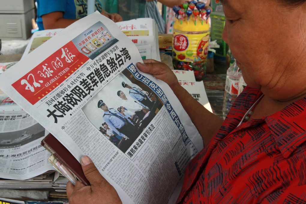 The Global Times attracts the interest of a woman in Jinan, Shandong, with its front-page story. Photo: Simon Song