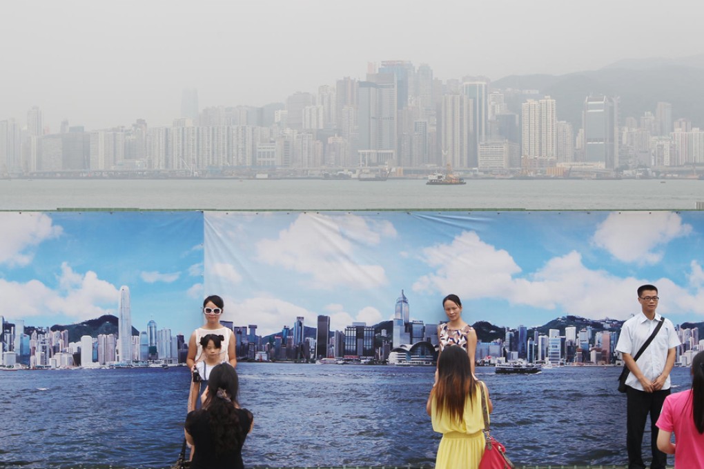 The Observatory said a tropical cyclone that hit Fujian province had pushed up the air pollution index, but things would improve today when the winds turned southwesterly. Photo: Sam Tsang