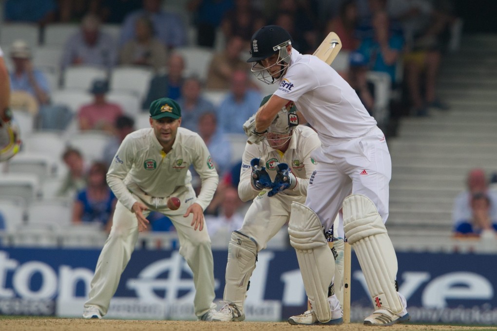 England's Chris Woakes hits a ball from Australia's Steven Smith during the fifth Test of the 2013 Ashes series between England and Australia at The Oval cricket ground in London, Britain. Photo: EPA