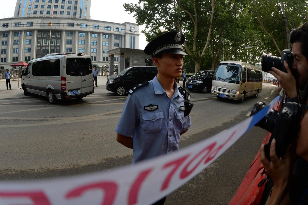 A convoy carrying disgraced politician Bo Xilai and Wang Lijun arrives for the fourth day of Bo's trial in Jinan yesterday. Photo: AFP