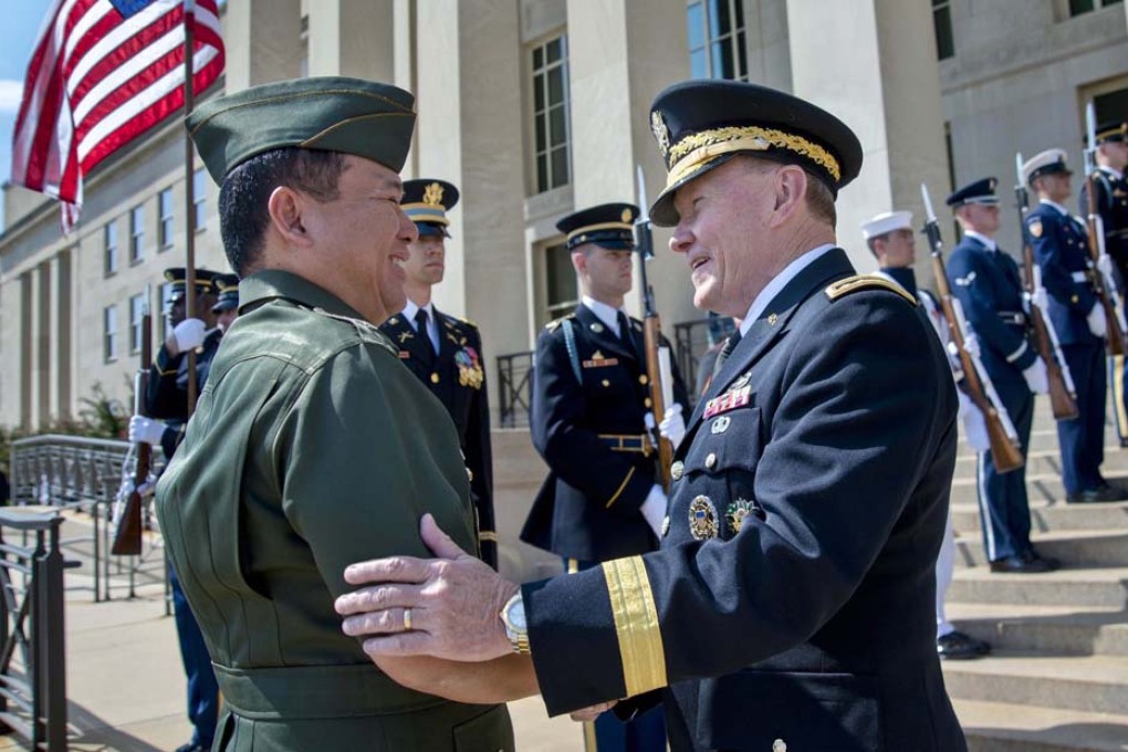 General Martin Dempsey (right), chairman of the US Joint Chiefs of Staff, greets Philippine military chief General Emmanuel Bautista at the Pentagon. Photo: EPA