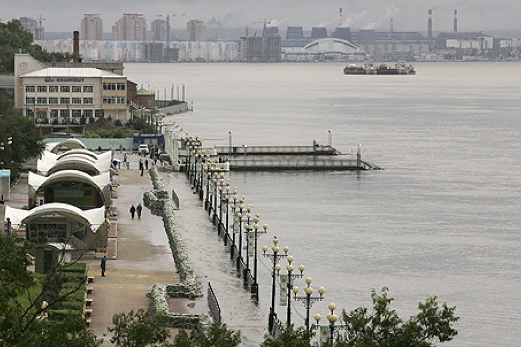 Sand bags are placed along the banks of the Amur River in the Russian Far Eastern city of Khabarovsk, on Friday. Photo: AP