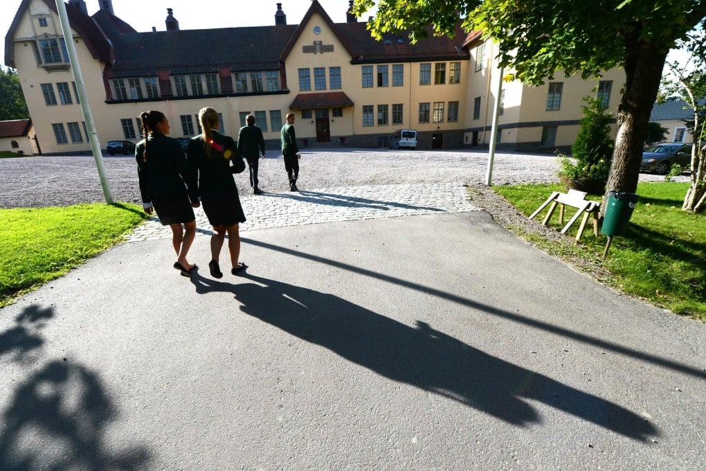 Students arriving at Lundsberg