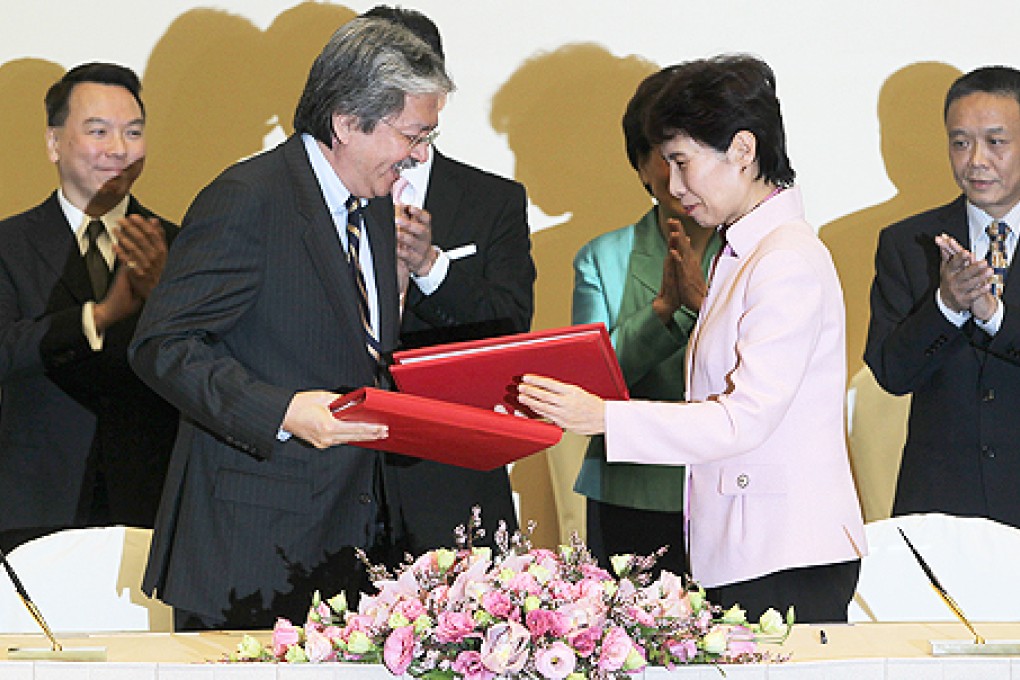 Financial Secretary John Tsang Chun-wah and Gao Yan, the Vice-Minister of Commerce for the Central people's Government, exchange signed supplements to the Cepa trade pact at Central Government Office, Tamar. Photo: KY Cheng