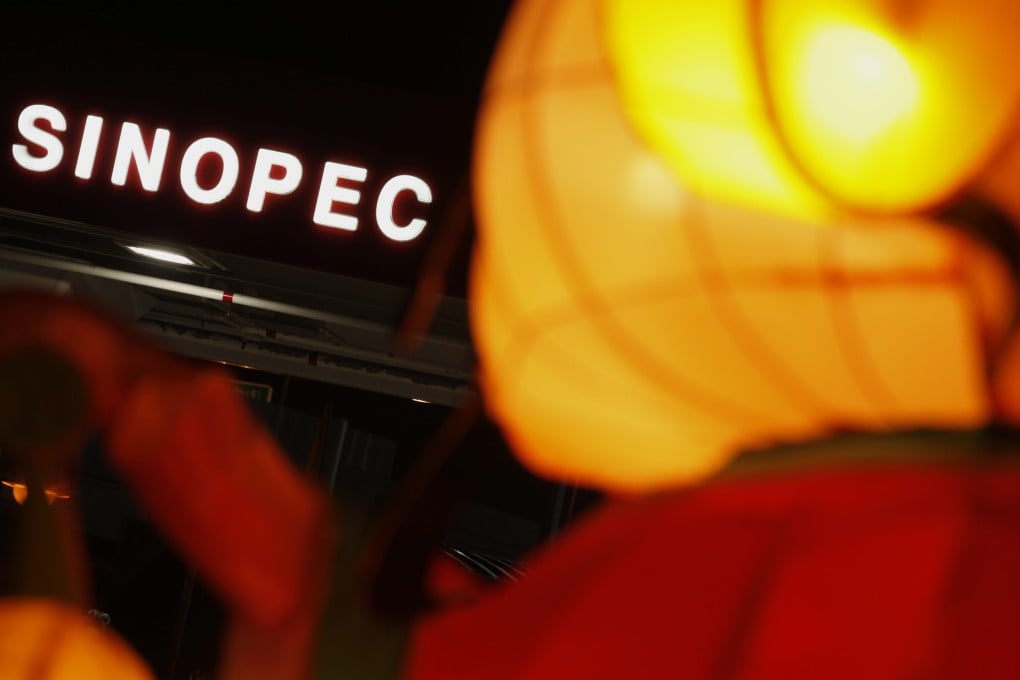 China's environment ministry has accused Sinopec Group of failing to meet a target to cut nitrogen oxide emissions. It also says China National Petroleum Corporation failed to meet targets to cut chemical oxygen demand last year. Photo: Reuters