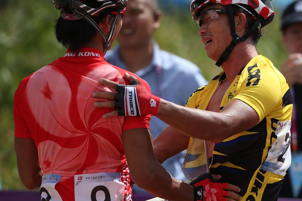 Hong Kong's Chan Chun-hing is congratulated by race winner Ji Jianhua of Anhui after winning bronze yesterday. Photo: Xinhua