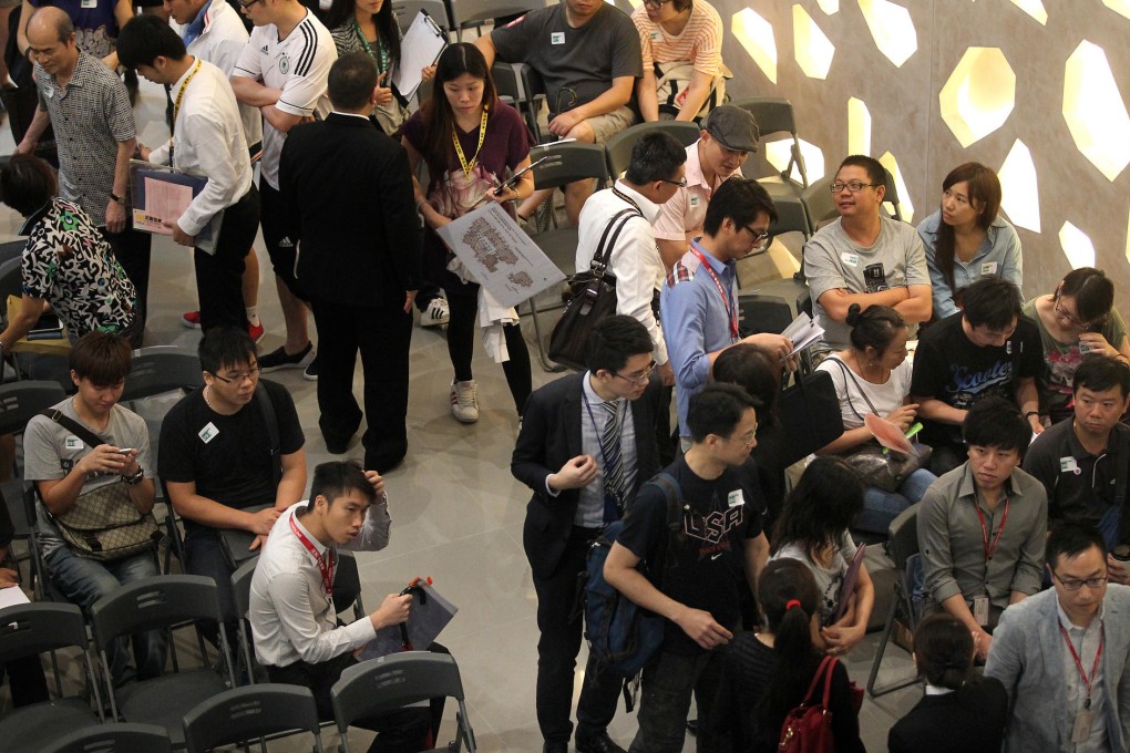 New World's sales event attracted many buyers. Photo: K. Y. Cheng