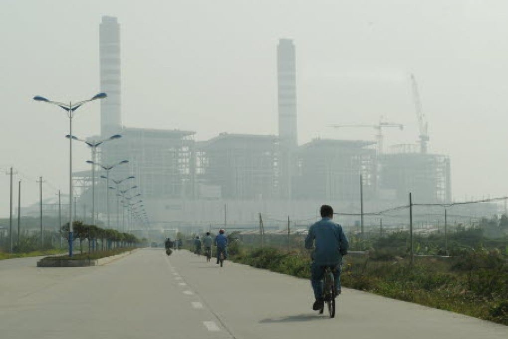 Workers head towards a coal-fired power plant in Guangdong. Air pollution from coal is a major risk factor in the region. Photo: AFP