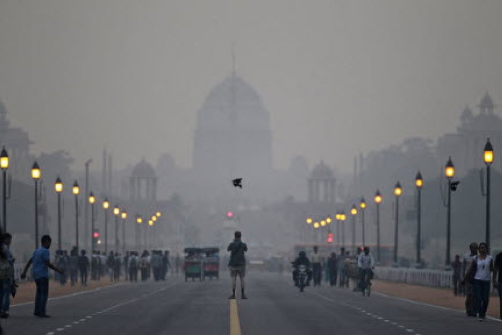 New Delhi's presidential palace shrouded in smog. Photo: AP