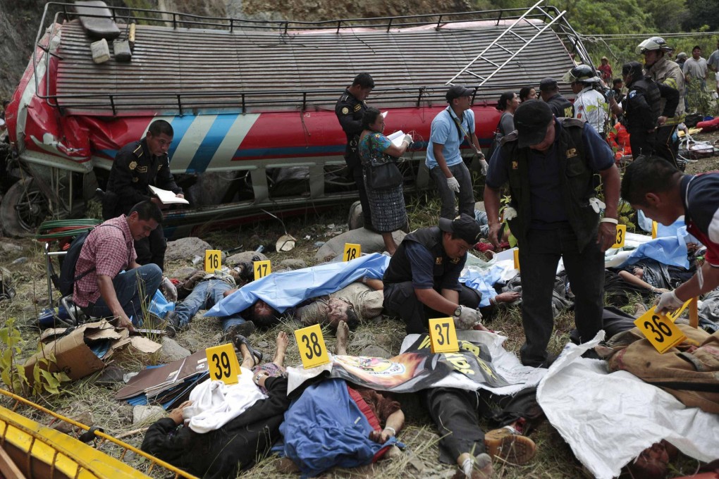 Rescuers attend to bodies recovered from a bus crash in San Martin Jilotepeque. Many locals rushed to help. Photo: Reuters