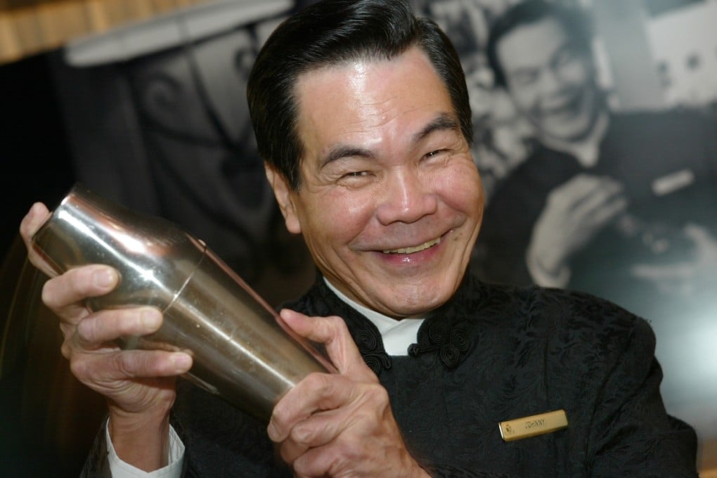 Johnny Chung Kam-hung mixing drinks at the Peninsula Hotel back in 2004. Photo: K Y Cheng