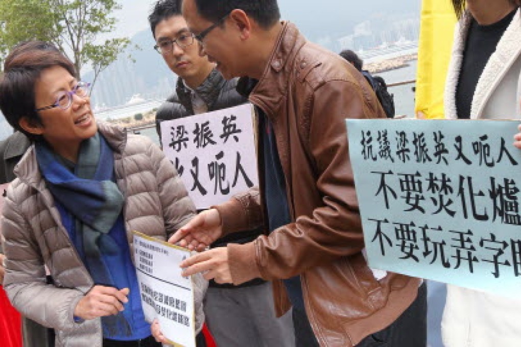 Christine Loh Kung-wai (left), Under Secretary for Environment.