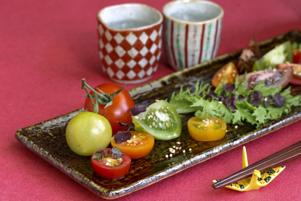 Tomato salad with soy and onion dressing