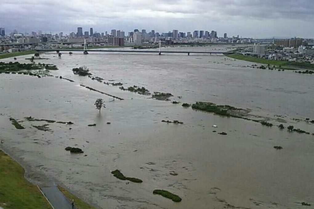 An image of the flooded Yodo river in the aftermath of Typhoon Man-Yi, one of the worst storms to hit Japan in recent years. Photo: Amaebi.net
