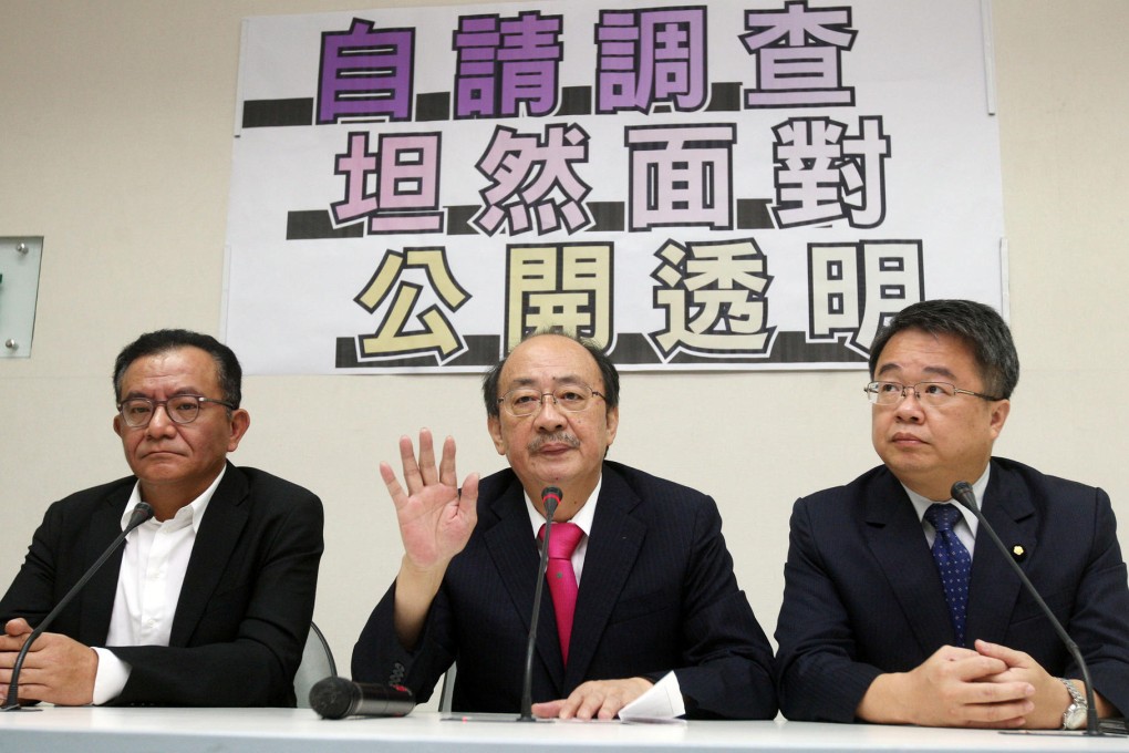Ker Chien-ming (centre), who requested the investigation, speaks to reporters yesterday. Photo: CNA