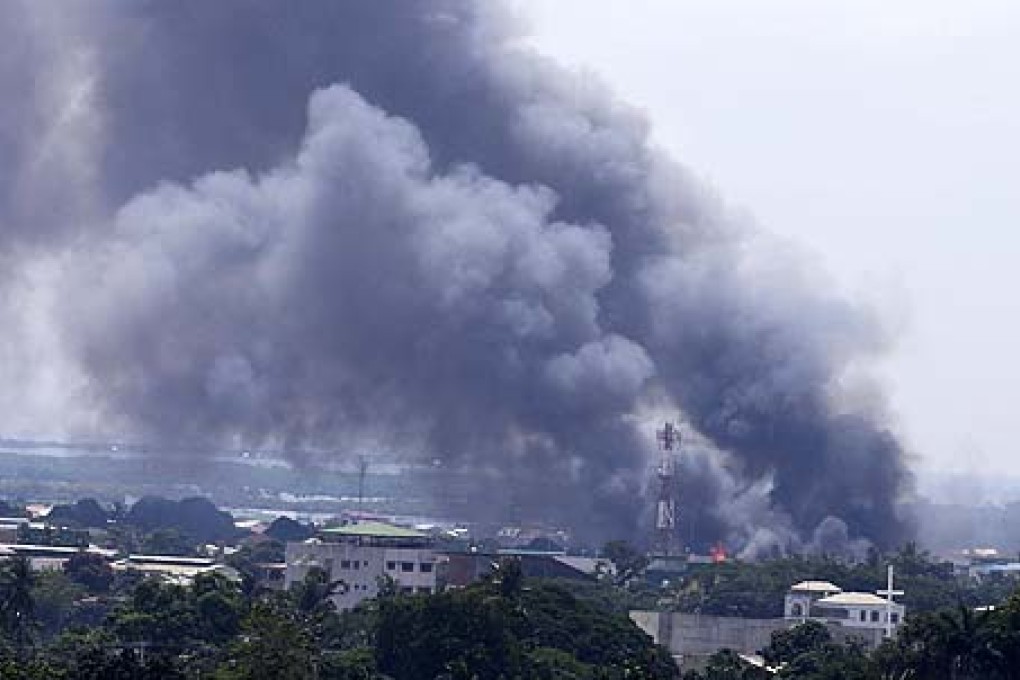 Smoke billows at the site of renewed clashes between Filipino troops and Muslim rebels. Photo: EPA